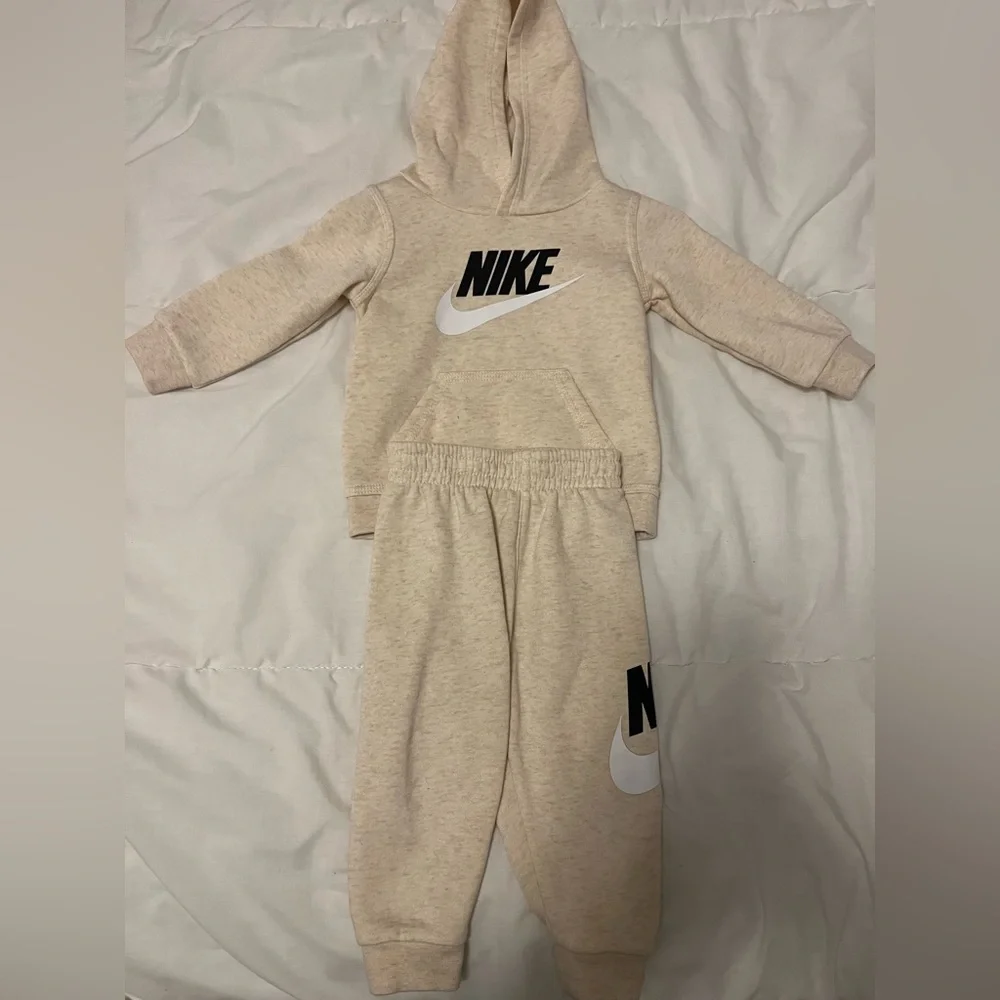 Nike Fleece Sweatshirt Hoodie Jogger Sweatpants Set Cream Oat Neutral - Picture 3 of 8